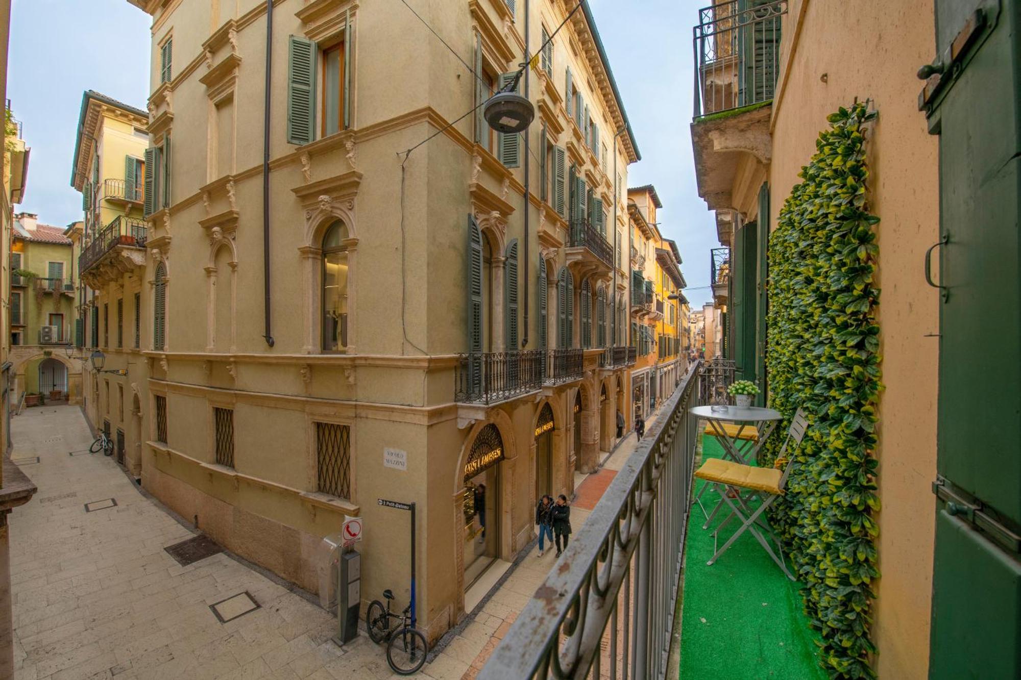 Palace Home Mazzini Verona Center 1 Eksteriør billede